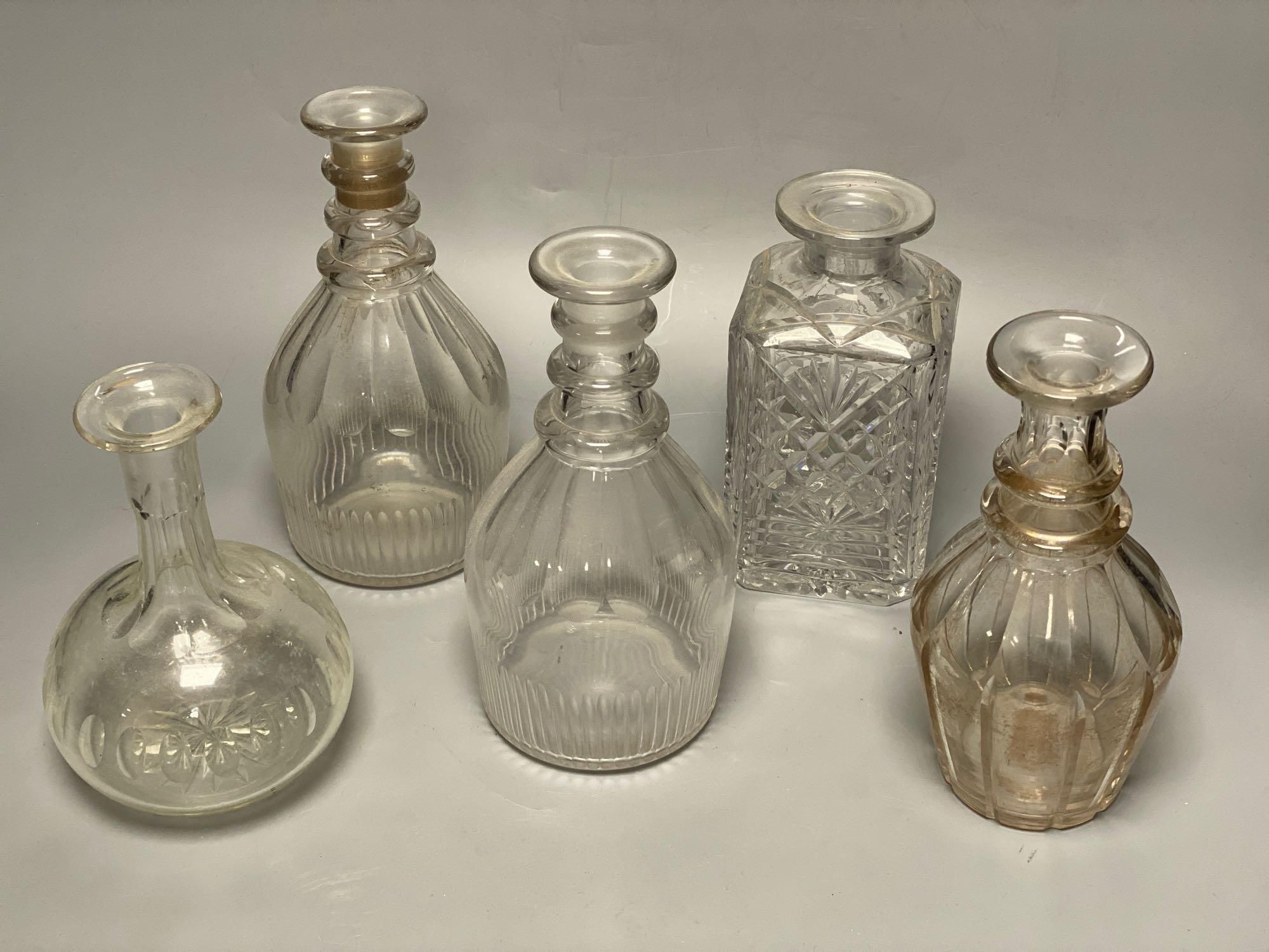 A pair of Regency glass mallet decanters with stoppers, 27cm and three other decanters (5)